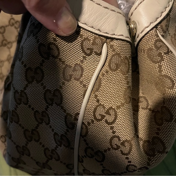 Gucci Cream Monogram Shoulder Bag - Picture 5 of 9